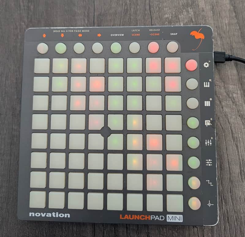 Novation Launchpad Mini MKI Pad Controller 2013 - 2015 - Black image 1
