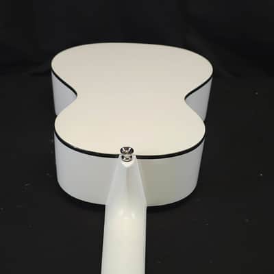 Lanikai Julia Michaels White Pearl Tenor Signature Acousic Electric Ukulele w/i ag image 16