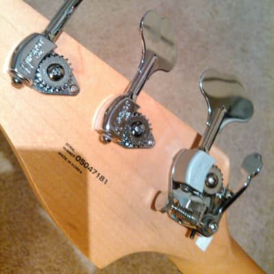 Fender Deluxe Jazz Bass 24 fret Active AUDERE Preamp image 5