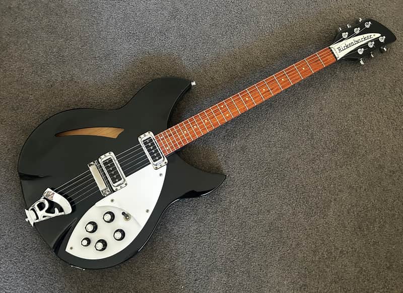 Rickenbacker 330 1997 Classic Jet glo Black tuxedo great condition image 1