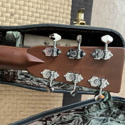 2000 Marrtinn HD28V Acoustic Guitar BEAUTIFUL -One Owner image 9