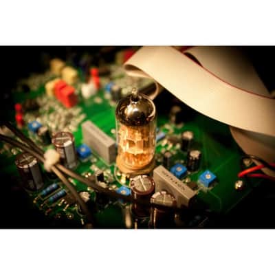 Universal Audio 4-710D - Tone Blending Twin-Finity Microphone Preamp and DI image 3