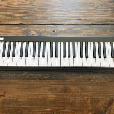 Alesis V61 61-Key USB MIDI Controller with Beat Pads 2017 - 2022 - Black