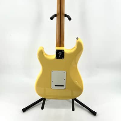 Fender Player Stratocaster with Maple Fretboard 2020- Buttercream image 10