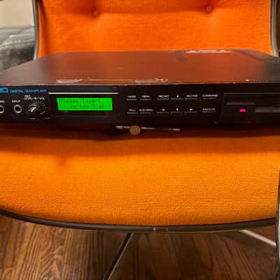 Roland S-330 Digital Sampler 1987 - 1988 - Black