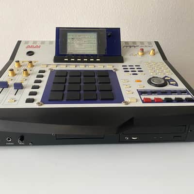 Akai MPC4000 Music Production Center 2002 - 2007 - White