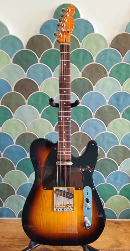 Fender Classic Player Baja Telecaster 2012 - 2018 - 2-Color Sunburst