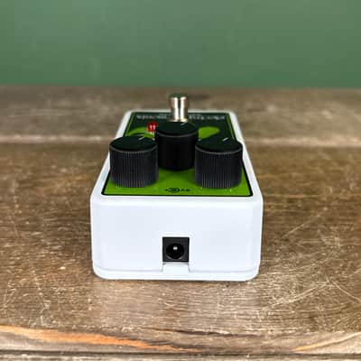 Electro-Harmonix Nano Bass Big Muff Pi Distortion / Sustainer 2014 - Present - Green / Black image 7