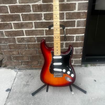 Fender Player Strat Plus TOP MN 2023 - Cherry Burst image 1