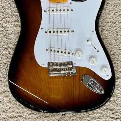 Fender 70th Anniversary American Vintage II 1954 Stratocaster®, 2-Color Sunburst image 4