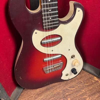 Silvertone 1457 with Case Amp 1965 - Red Burst image 2