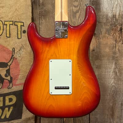 Fender American Deluxe Stratocaster with Rosewood Fretboard 2002 - Aged Cherry Burst image 2