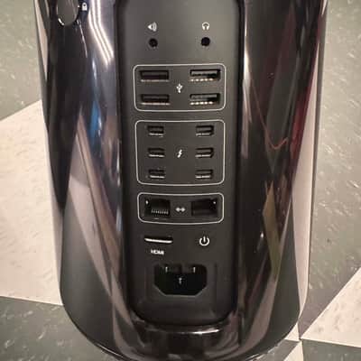 Apple Mac Pro (Late 2013) image 3