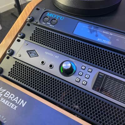 Universal Audio Apollo x8 Thunderbolt 3 Audio Interface 2018 - Present - Black image 2