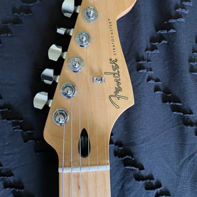 Fender Player Stratocaster HSS - 3-Tone Sunburst with Maple Fingerboard image 6