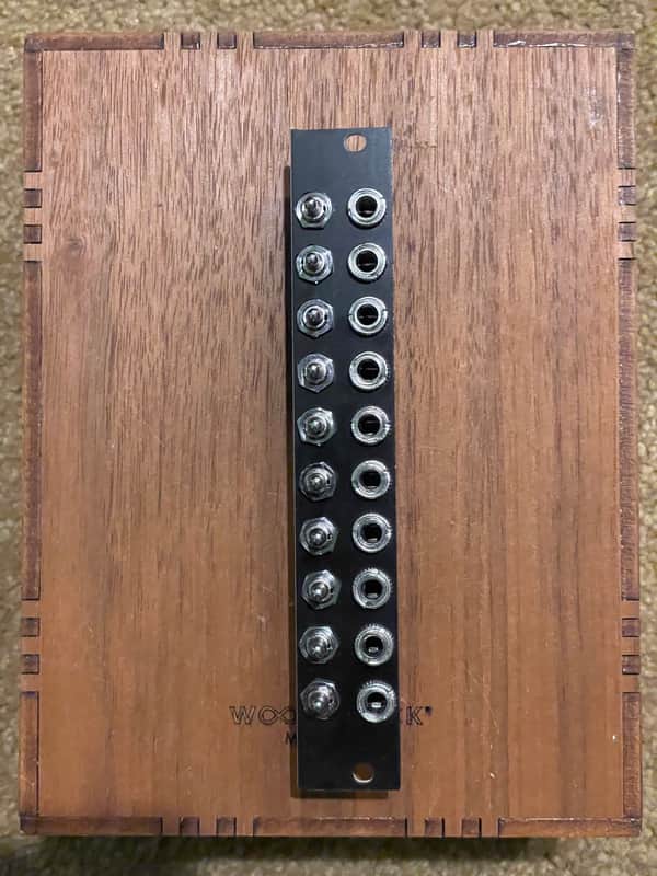 TinyMult - Switched Multiple mult - 10 in 4 HP - Black Aluminum Panel image 1