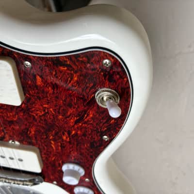 Squier Vintage Modified Jazzmaster with Laurel Fretboard 2018 - 2019 - Olympic White electric guitar tortoise image 23