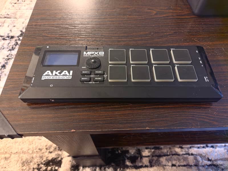 Akai MPX8 SD 2013 - Present - Black image 1