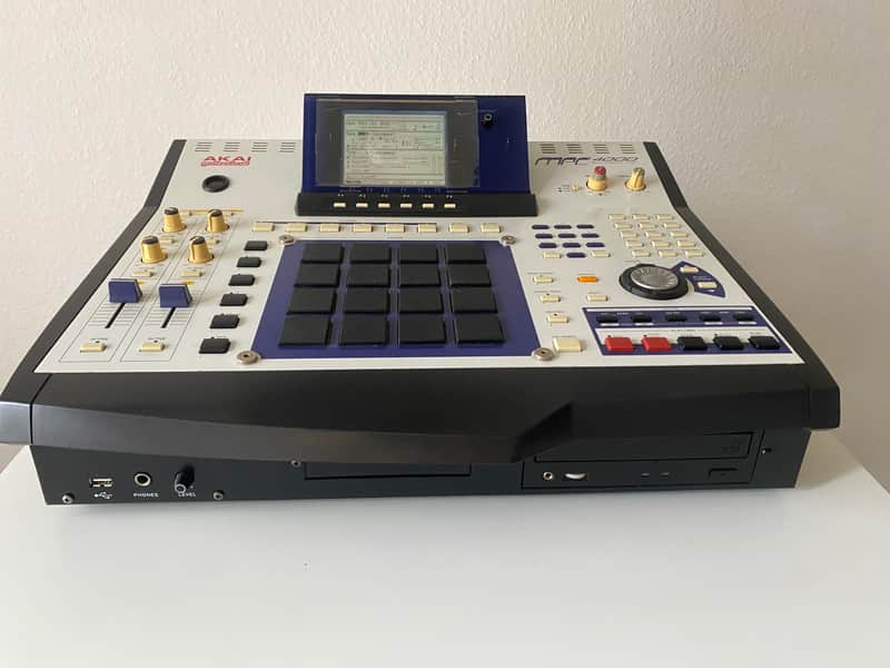Akai MPC4000 Music Production Center | Reverb UK