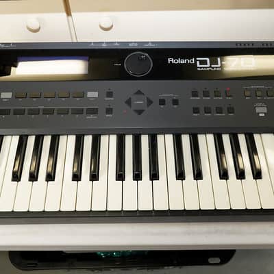 Roland DJ-70 Sampling Synthesizer 1992 - 1996 - Black