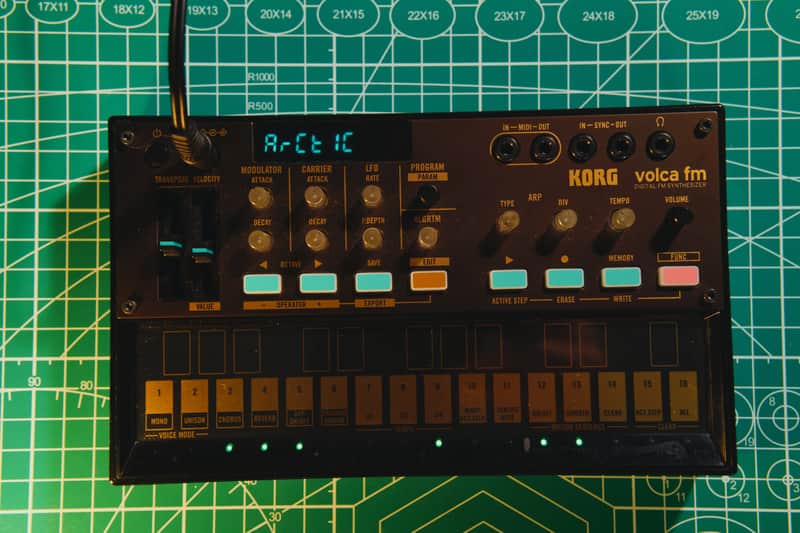 Korg Volca FM2 Digital FM Synthesizer/Sequencer