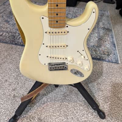 Fender Stratocaster 2001 - American Standard Yellow Maple Neck image 3