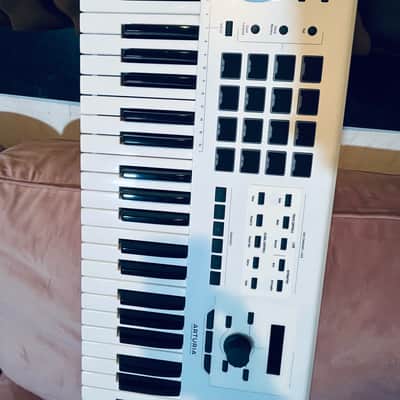 Arturia KeyLab 61 MkII - white image 3