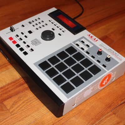 AKAI MPC2000XL, CUSTOM BLACK TRIM, ORANGE LCD BACKLIGHT, INTERNAL ZIP DRIVE or CF READER (+$35), 32MB RAM image 4