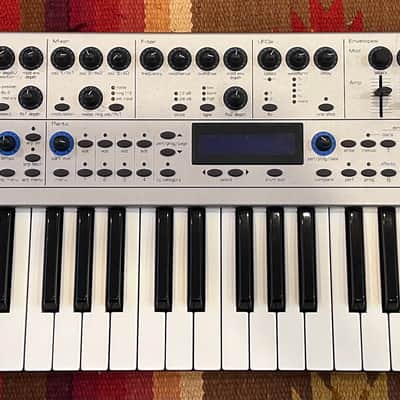 Novation KS-5 61-key analog modeling poly synth