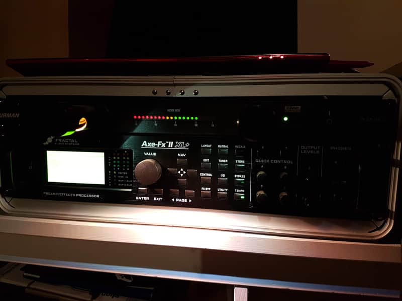 Fractal Audio Axe FX II XL+ & Furman PL Plus C & Gator Rack Case