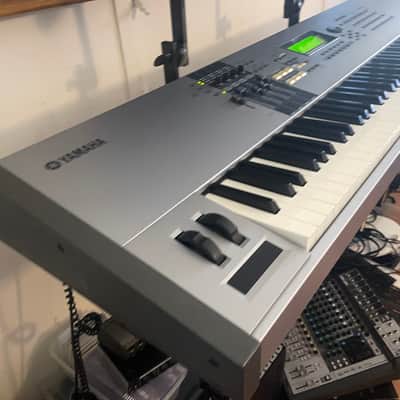 Yamaha Motif ES 8 Production Synthesizer 2000s - Gray image 14