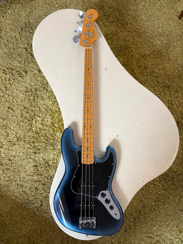 Fender American Professional II Jazz Bass with Maple Fretboard