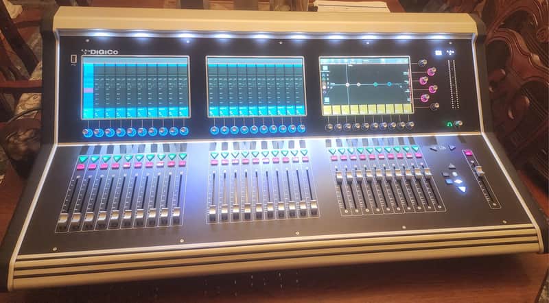 Digico S31 with Case and DMI-A3232 Expansion Card image 1