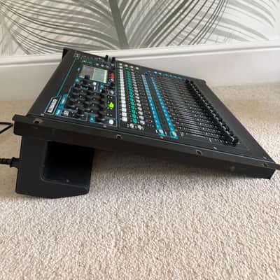 Allen & Heath QU-16 16-Channel Digital Mixer 2013 - Present - Black image 2