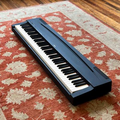 YAMAHA P-70 88-Key Graded Hammer Effect Electric PIano image 9