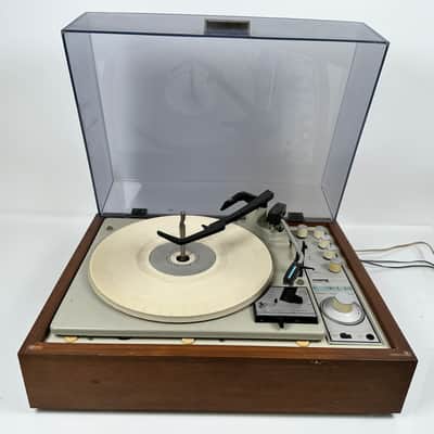 Immagine KLH Model 24 FM/AM Integrated Amplifier Turntable - 4
