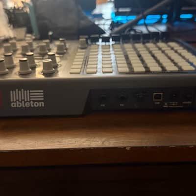 Akai APC40 2010s - Black image 4