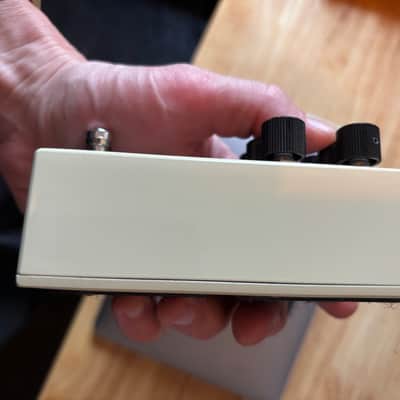 Walrus Audio Eons Five-State Fuzz 2022 - Present - Sandy Tan / Goat Graphic image 3