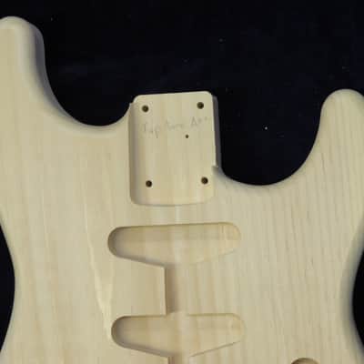 1 Piece 40yr Aged Pine Strat Style body - 2lbs 12oz #3665 *IMPORT CHARGES INCLUDED image 3