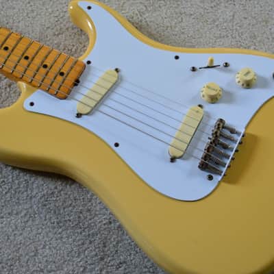 Fender Bullet 1 c. 1983 - vintage white image 3