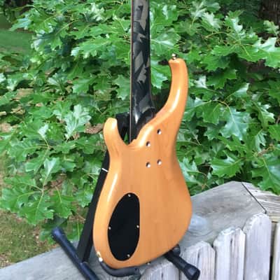 Modulus Q5 lined fretless 1999 figured Walnut top image 9