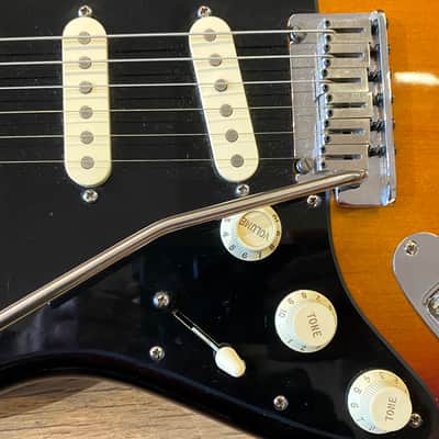 2008 Fender American Deluxe Stratocaster Gloss 3-Tone Sunburst Finish Left-Handed Electric Guitar image 3