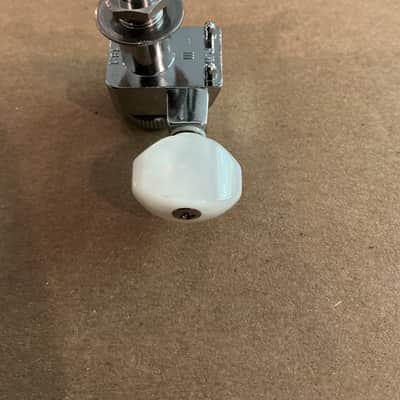 Fender Locking tuners. Left handed 2025 - Chrome image 4