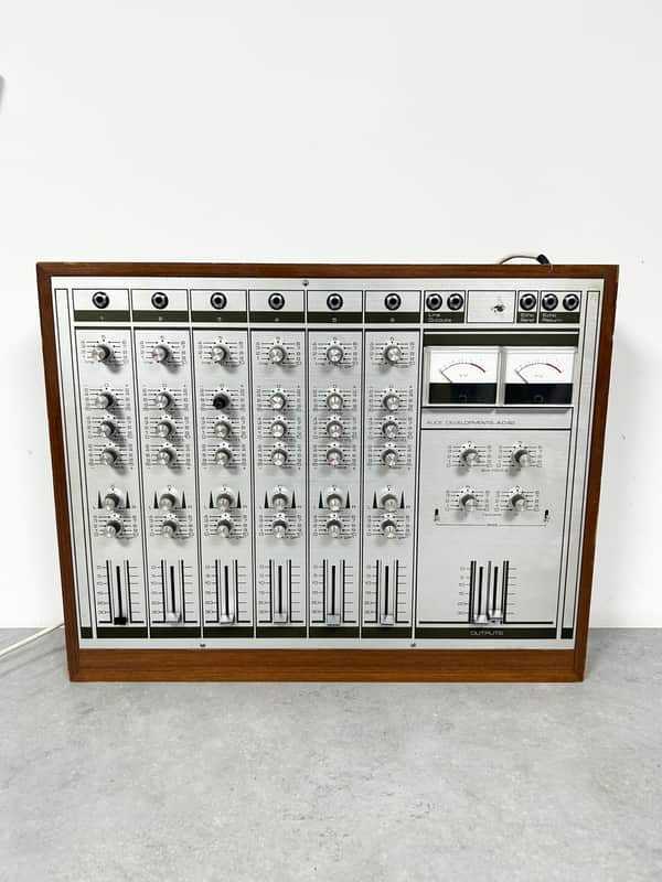 Alice stancoil AD62 1972.c mixer desk / console - Wood metal finish. Summing mixer image 1