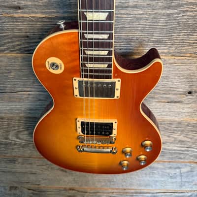 Used Gibson 2022 Les Paul Standard '60s - Unburst image 2