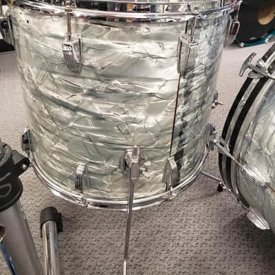 Ludwig Blue Olive Badge Sky Blue Pearl 4 Piece Shell Kit image 11