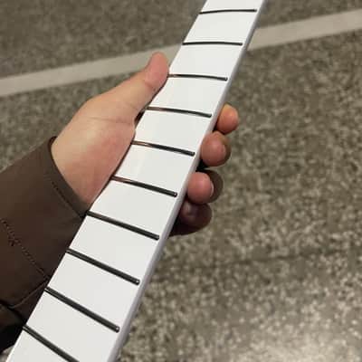 Round stainless steel 22 frets White gloss finish Maple guitar neck 25.5inch hole 10mm tele image 7