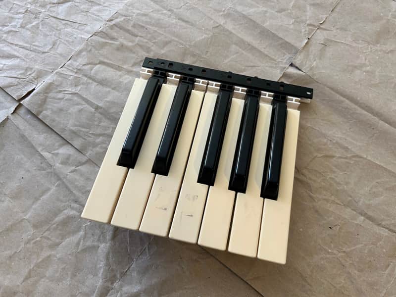 Yamaha  PSR-16 keyboard Keys one octave  VGC image 1