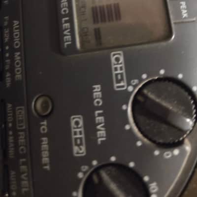 Fender P-51 Dynamic Vocal Microphone – XLR – On/Off Switch image 7