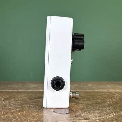 Pigtronix Quantum Time Modulator 2013 White image 4